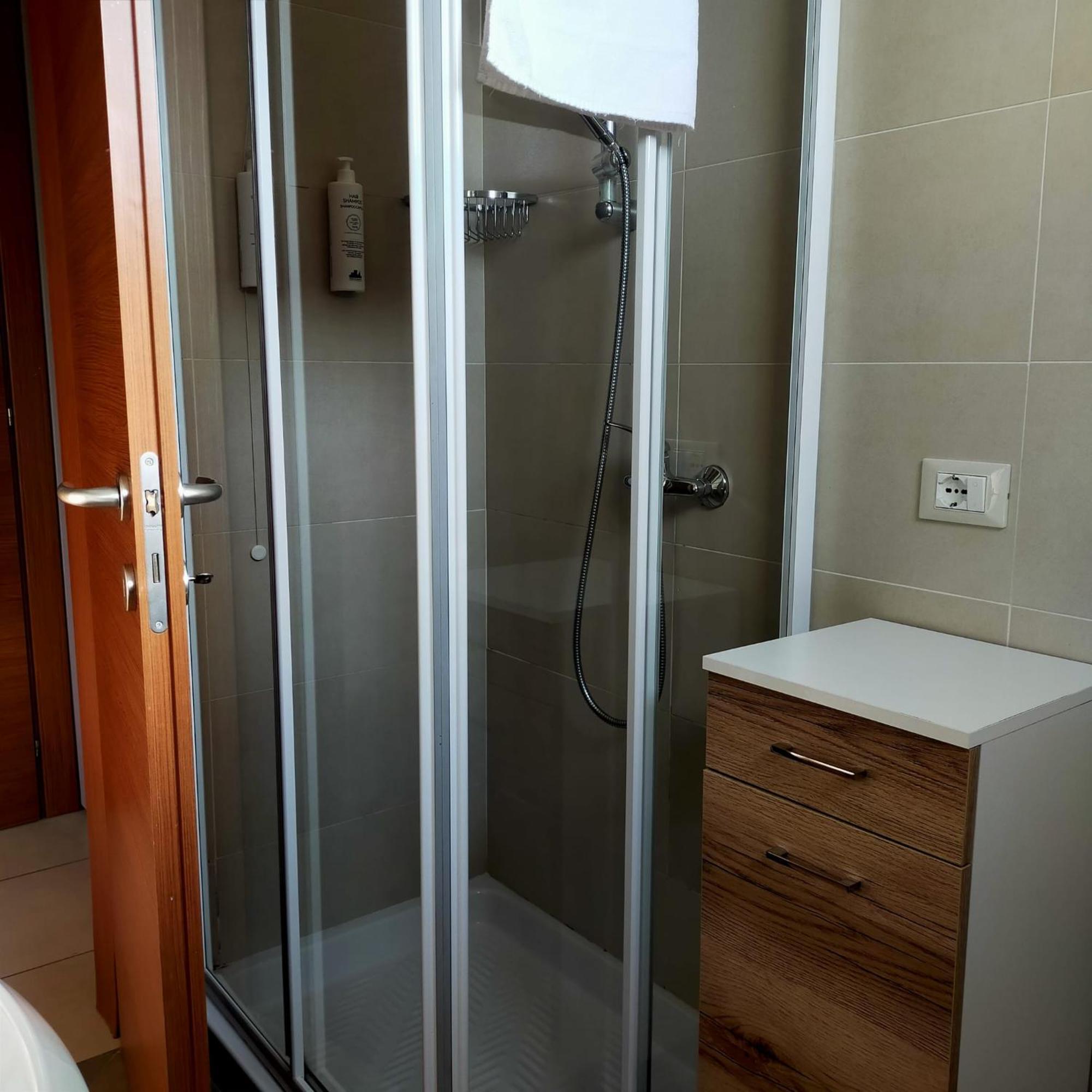 Residence Fiore Rosso Sirmione Room photo